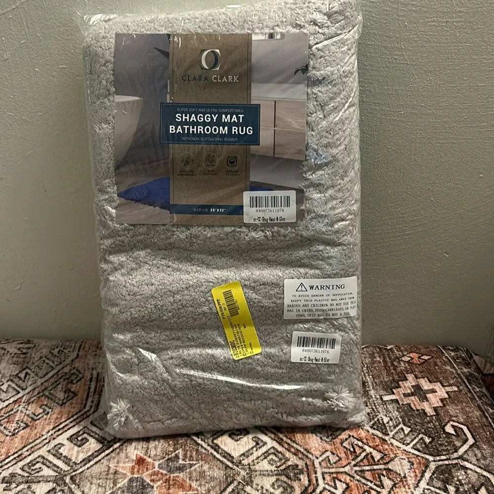 NWT Clara Clark bath mat